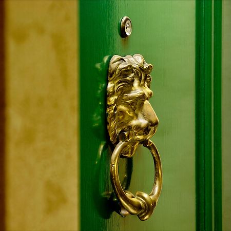 Royal Scot Hotel & Suites فكتوريا المظهر الخارجي الصورة