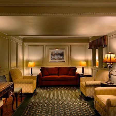 Royal Scot Hotel & Suites فكتوريا المظهر الخارجي الصورة