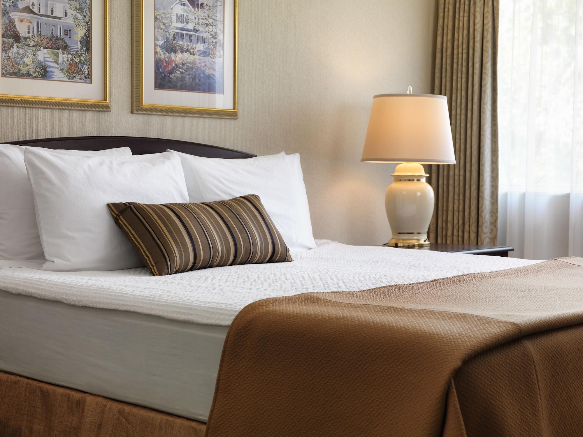 Royal Scot Hotel & Suites فكتوريا المظهر الخارجي الصورة