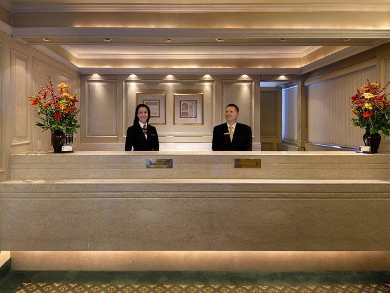 Royal Scot Hotel & Suites فكتوريا المظهر الخارجي الصورة