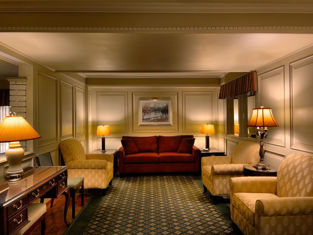 Royal Scot Hotel & Suites فكتوريا المظهر الخارجي الصورة