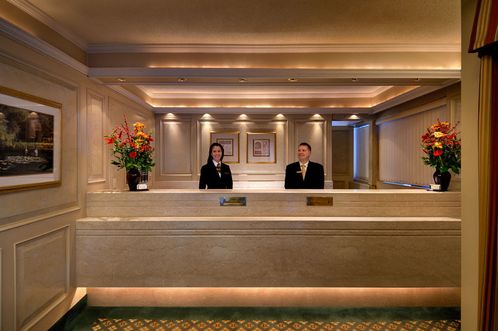 Royal Scot Hotel & Suites فكتوريا المظهر الخارجي الصورة