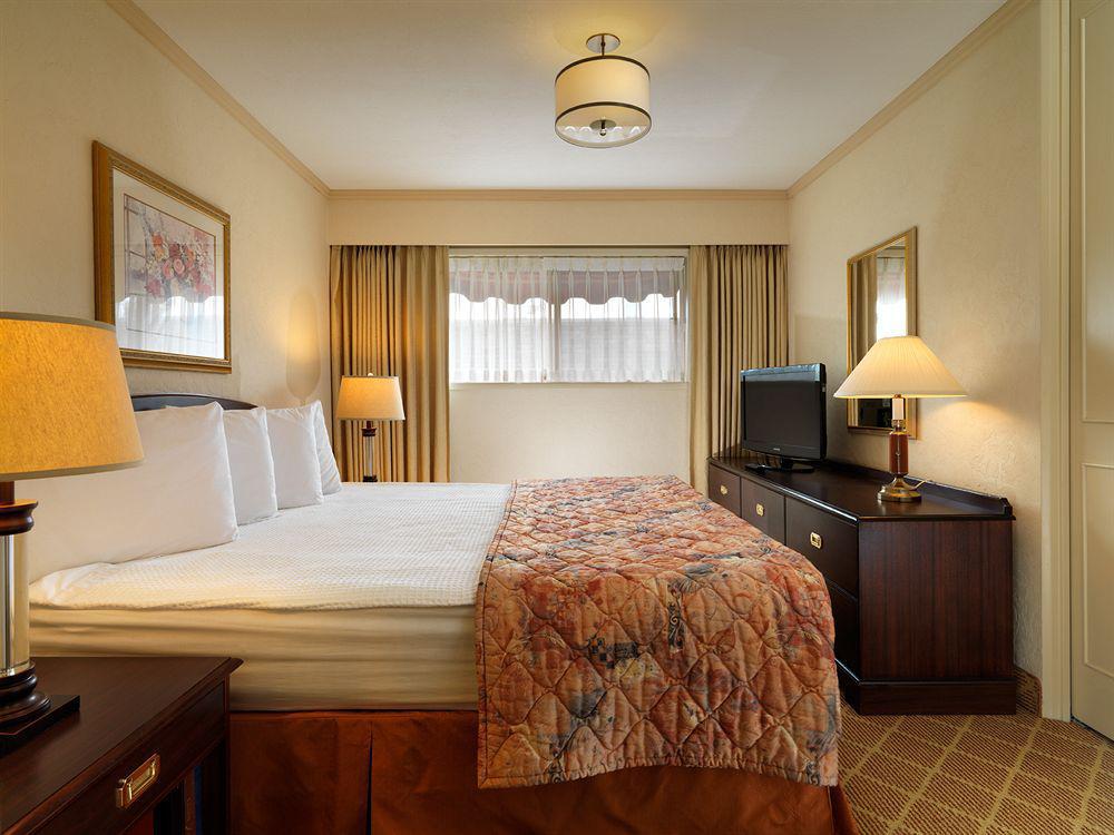 Royal Scot Hotel & Suites فكتوريا المظهر الخارجي الصورة